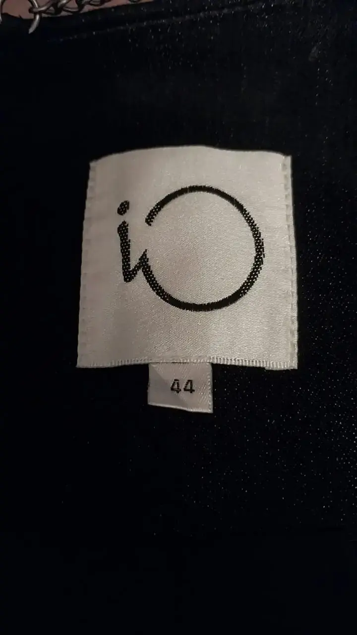 Chaqueta de mujer negra con diseño a rayas IO T44 - 3