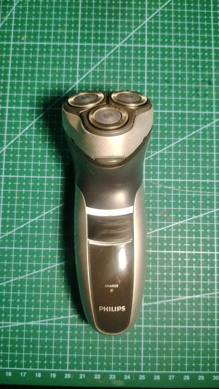 Afeitadora eléctrica Philips con cargador - 1