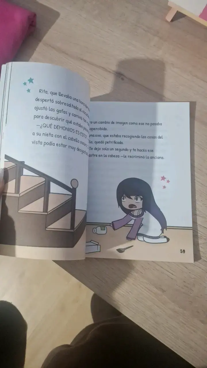 Libro 'Una Familia Anormal' de Lyna Vallejos - 2