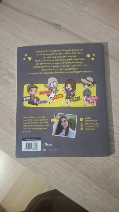 Libro 'Una Familia Anormal' de Lyna Vallejos - miniatura 3