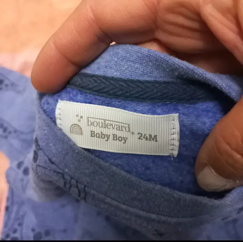 Conjunto de bebé azul con estampado de jirafas - 2