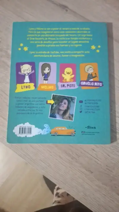 Libro 'Una Familia Anormal' de Lyna Vallejos - miniatura 3