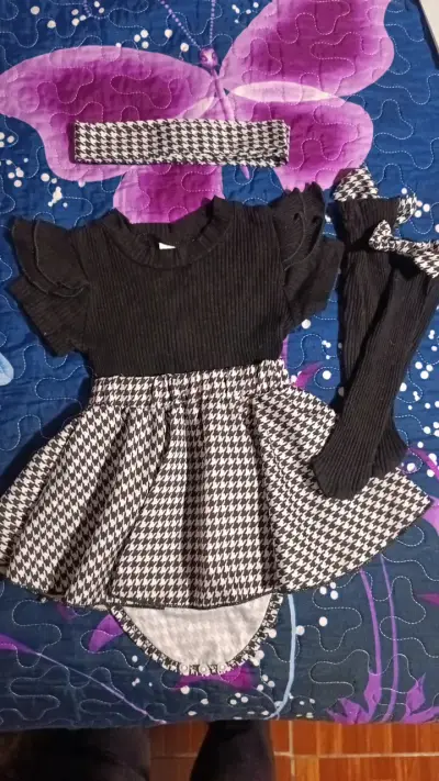 Conjunto de vestidos para bebé con accesorios - miniatura 1