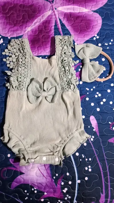 Conjunto de vestidos para bebé con accesorios - miniatura 2