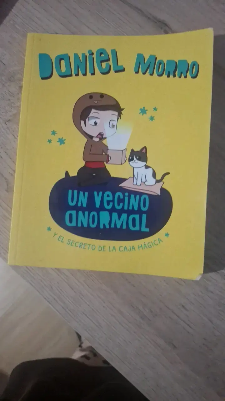 Libro 'Un Vecino Anormal' de Daniel Morro