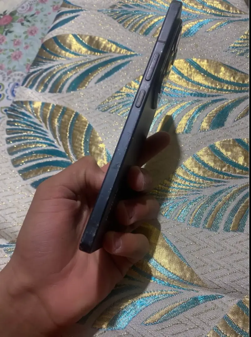 Smartphone Infinix con triple cámara trasera - 3