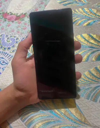 Smartphone Infinix con triple cámara trasera - miniatura 4