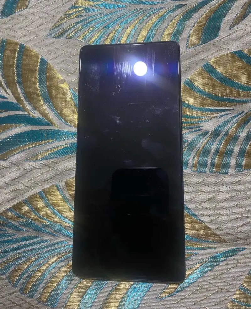 Smartphone Infinix con triple cámara trasera - 5