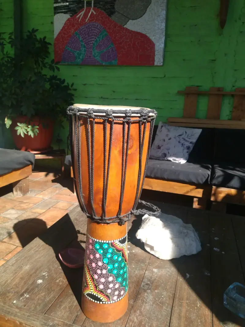 Tambor djembe africano artesanal decorado - 2