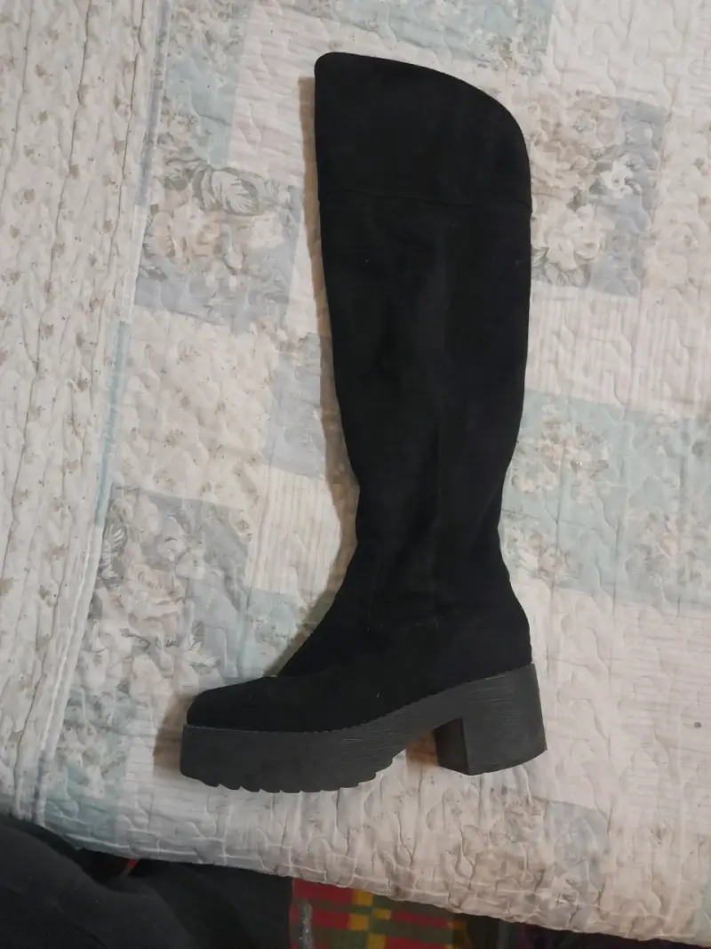 Botas negras de gamuza con cierre lateral - 2