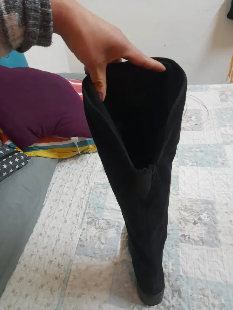 Botas negras de gamuza con cierre lateral - 3