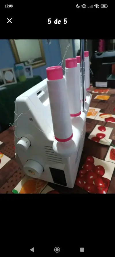 Máquina Overlock de Costura con Hilos - miniatura 1