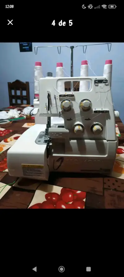 Máquina Overlock de Costura con Hilos - miniatura 2