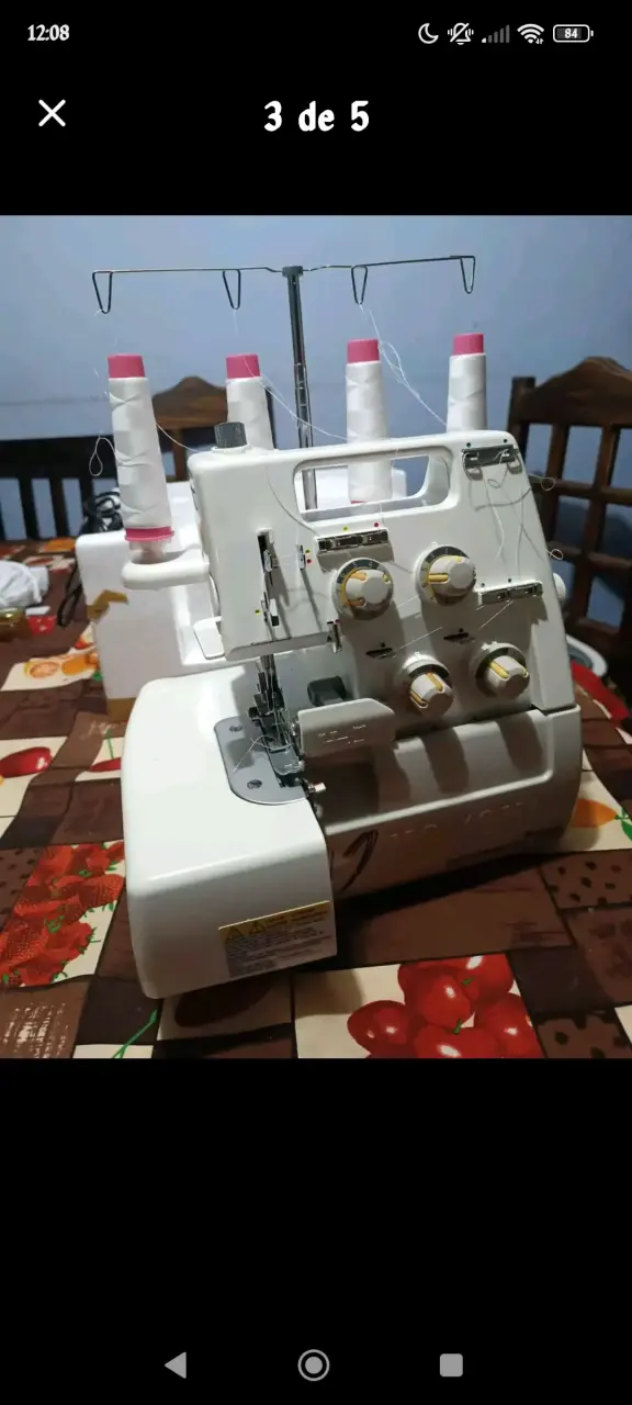 Máquina Overlock de Costura con Hilos - 3