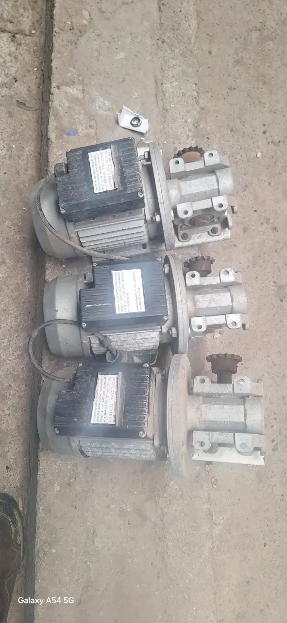 Motores eléctricos trifásicos usados en buen estado - 1