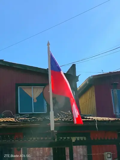Bandera de Chile con asta para exterior - miniatura 2