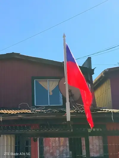 Bandera de Chile con asta para exterior - miniatura 3