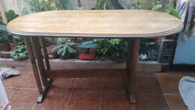 Mesa de comedor ovalada de madera - miniatura 1