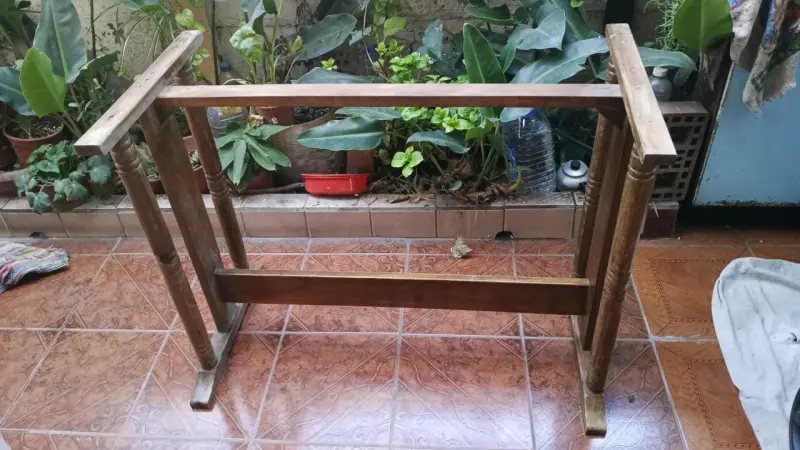 Mesa de comedor ovalada de madera - 4