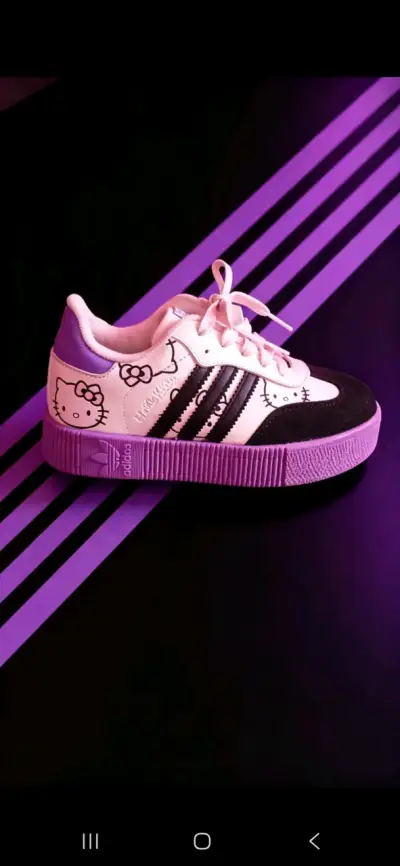 Zapatillas deportivas Hello Kitty edición especial - miniatura 1