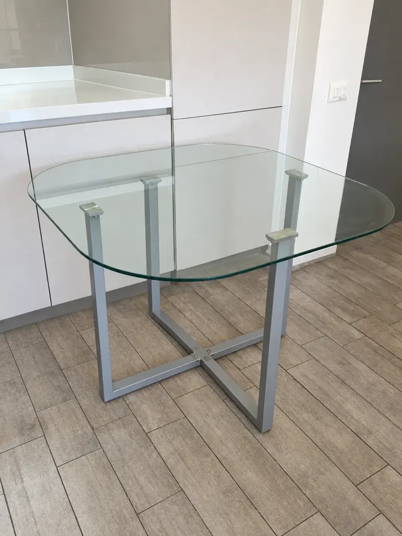Mesa de vidrio moderna para comedor