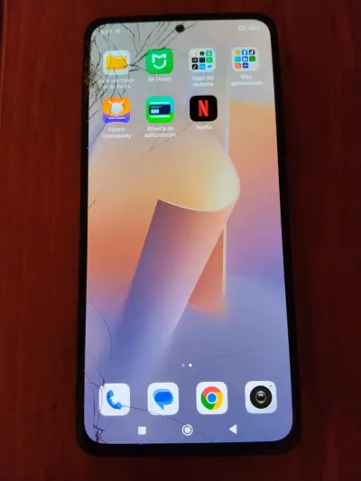 Smartphone Xiaomi Redmi con pantalla rota - miniatura 1