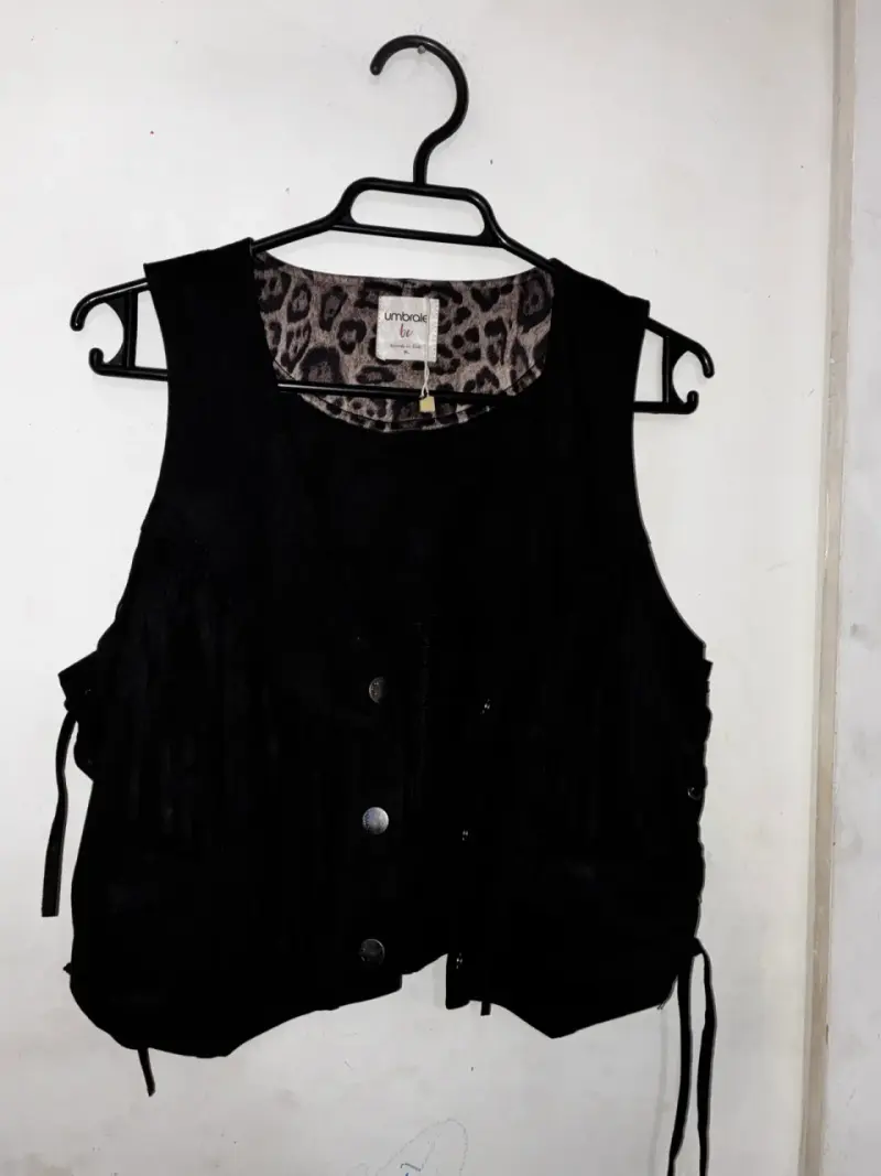 Blusa negra con flecos y trenzas Umbrale - 4