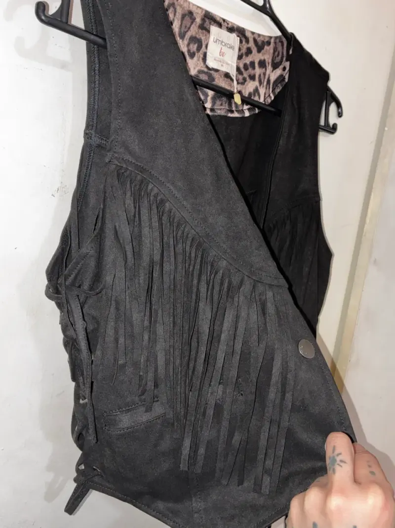 Blusa negra con flecos y trenzas Umbrale - 6