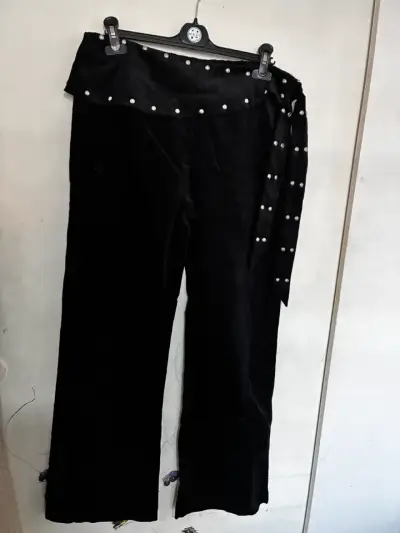 Pantalones negros con cinturón de ojales - miniatura 6