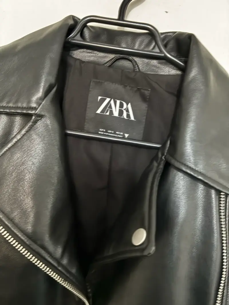 Chaqueta de cuero negra Zara estilo biker - 2