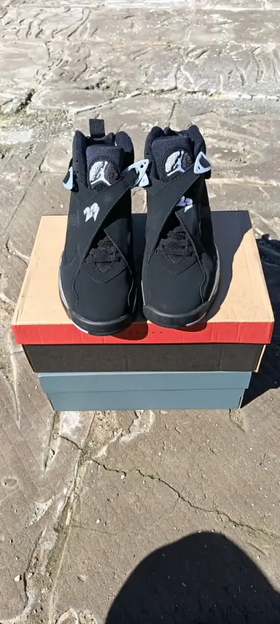 Zapatillas air Jordan 8 y New balance 9060 - miniatura 1