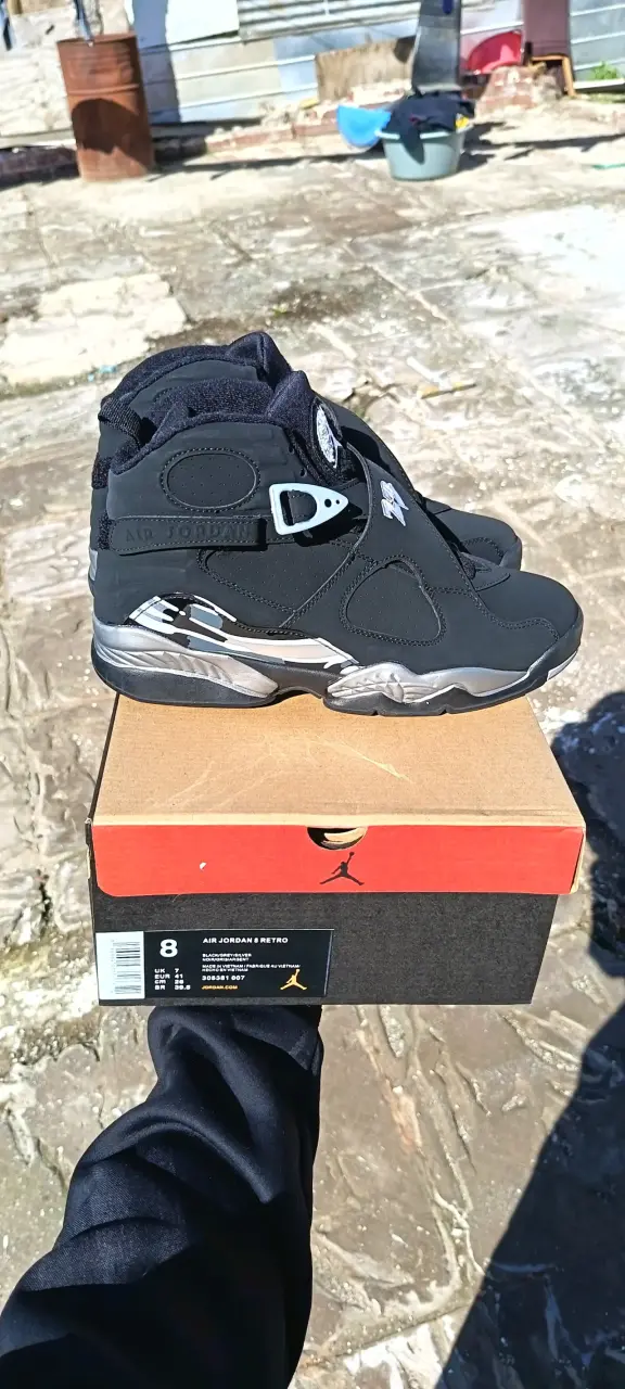 Zapatillas air Jordan 8 y New balance 9060 - 9