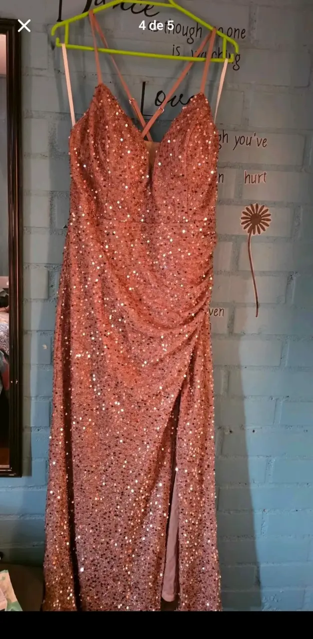 Vestido de noche largo con lentejuelas y abertura - 4