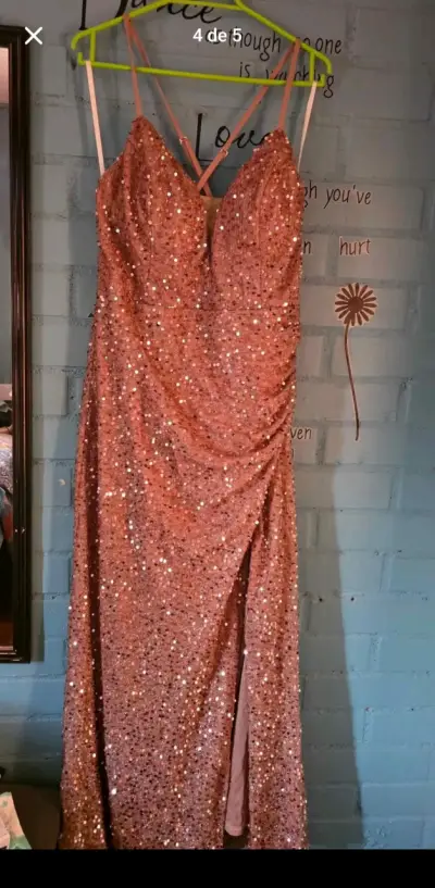 Vestido de noche largo con lentejuelas y abertura - miniatura 4
