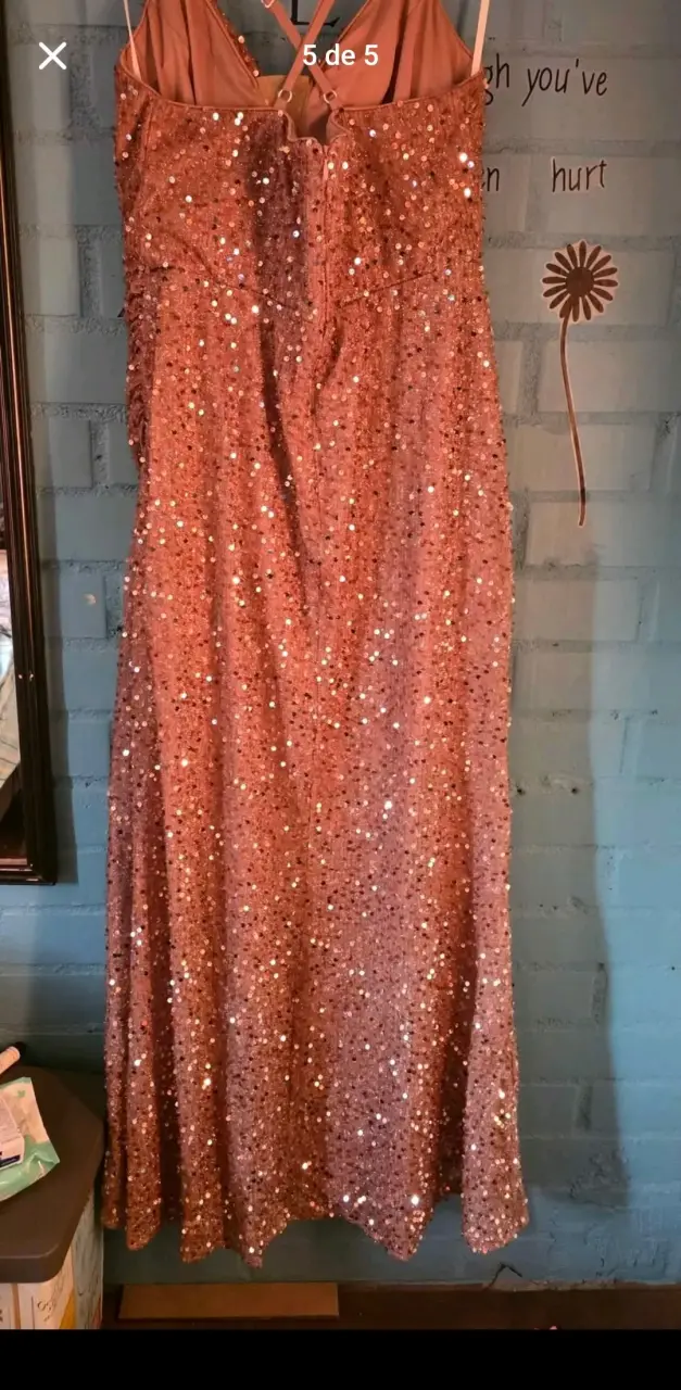 Vestido de noche largo con lentejuelas y abertura - 5