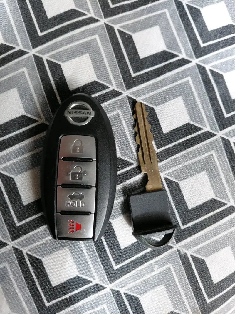 Llave inteligente Nissan con control remoto - 1