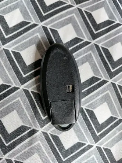 Llave inteligente Nissan con control remoto - miniatura 3