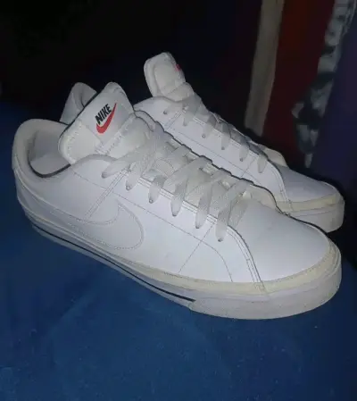 Zapatillas deportivas blancas Nike clásicas - miniatura 1