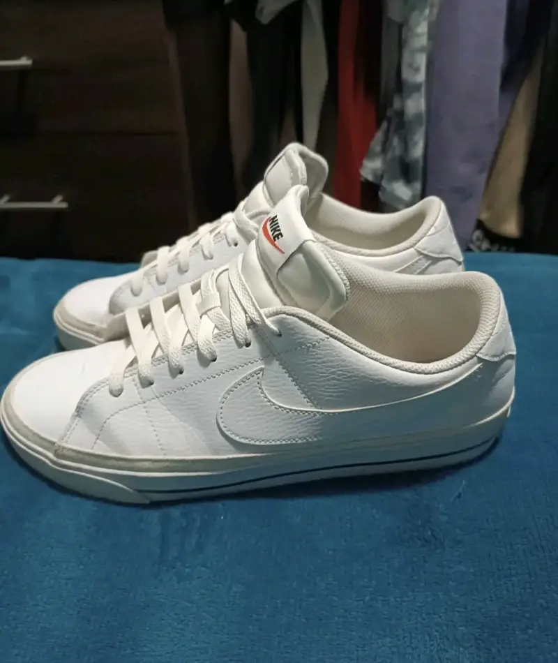 Zapatillas deportivas blancas Nike clásicas - 2