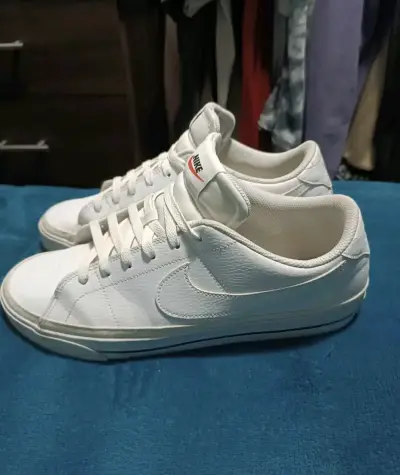 Zapatillas deportivas blancas Nike clásicas - miniatura 2