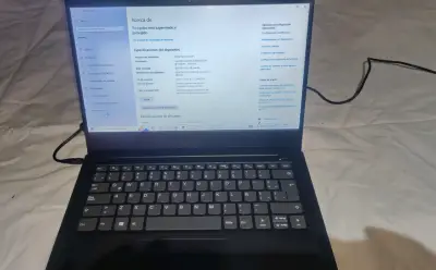 Laptop Lenovo Intel Core i5 8GB RAM - miniatura 2