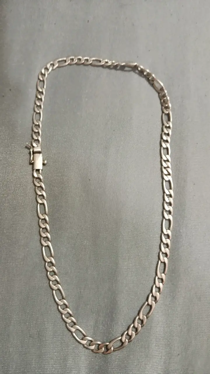 Cadena de plata estilo cubano