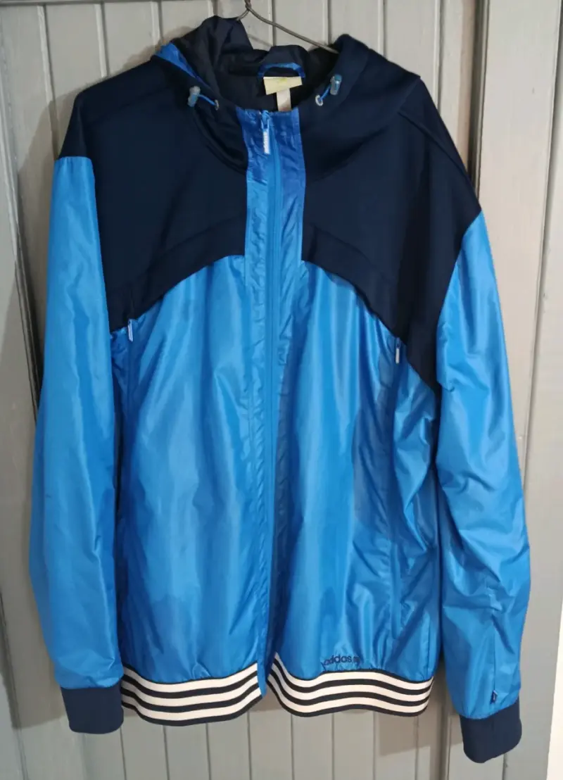Chaqueta cortaviento azul Adidas con capucha - 1