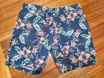 Shorts de hombre estampado floral azul - miniatura 1