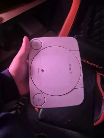 Consola Sony PlayStation One usada - miniatura 1