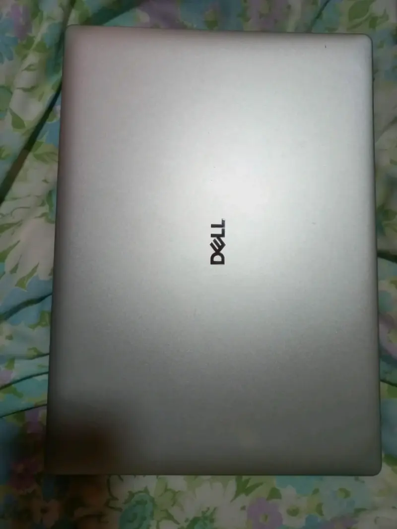 Laptop Dell con Windows 11 Pro - 6