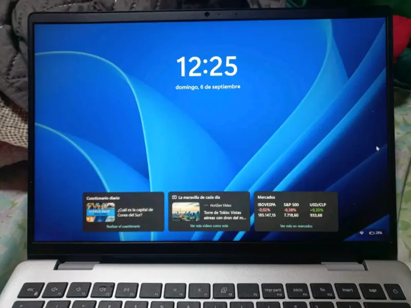 Laptop Dell con Windows 11 Pro - 8