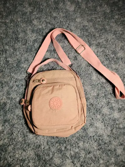 Carteras de distintos colores y diseños - miniatura 2