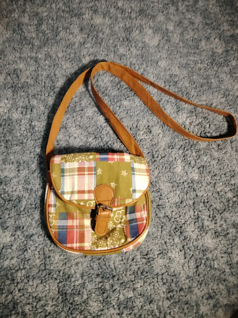 Carteras de distintos colores y diseños - 3
