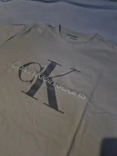 Polera Calvin Klein Jeans beige para hombre - miniatura 2